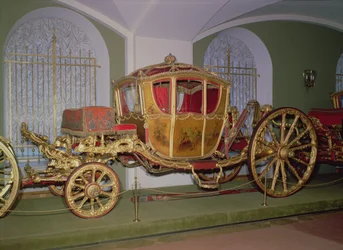 Berliner Kutsche von Kaiserin Katharina II., Holz, geprägte Bronze, Schnitzerei und Vergoldung auf Gesso-Grund, bemalte Tafeln, St. Petersburg, 1769